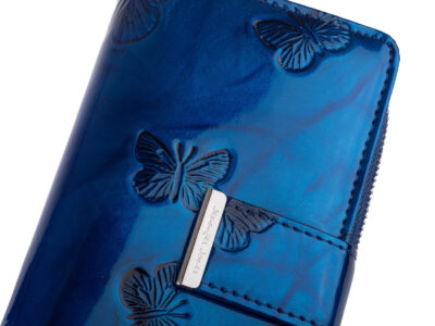 Duży portfel damski Jennifer Jones w kolorze niebieskim z motywem motylków lakierowany RFID - obrazek 8