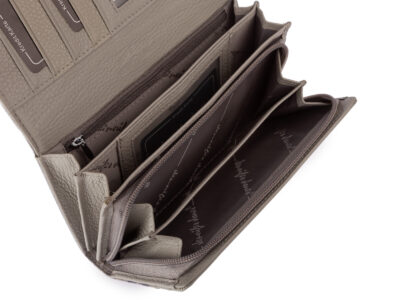 Duży poziomy portfel damski lakierowany z wzorem w tłoczone motylki srebrny - obrazek 4