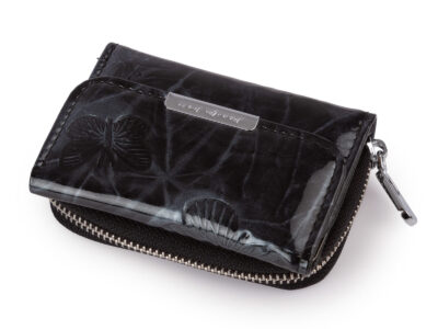 Mała portmonetka damska lakierowana czarna z motylkami Jennifer Jones - obrazek 6