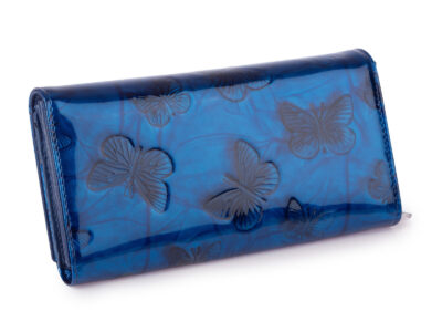 Duży poziomy portfel damski lakierowany z wzorem w tłoczone motylki niebieski - obrazek 2