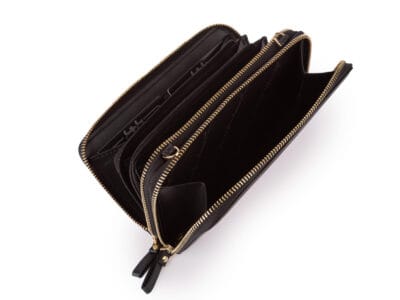 Elegancki portfel damski Jennifer Jones w kolorze czarnym z ekoskóry, z dwoma komorami i odpinanym paskiem na ramię - obrazek 6