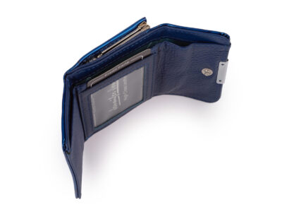 Mała portmonetka damska zapinana na bigiel lakierowana niebieska w motylki - obrazek 6