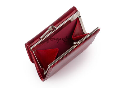 Mała portmonetka damska zapinana na bigiel lakierowana czerwona w motylki - obrazek 3