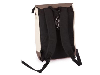 Plecak miejski J Jones w jasnym beżu z brązową klapką, z miejscem na laptopa - obrazek 3