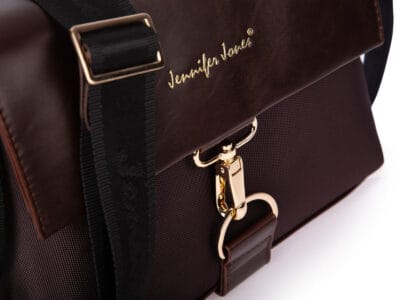 Elegancka brązowa torebka damska Jennifer Jones z klapką na karabińczyk - obrazek 2