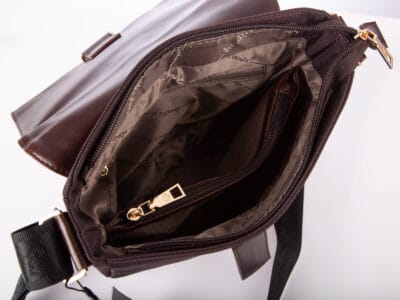 Brązowa elegancka prostokątna torebka damska na ramię z klapką Jennifer Jones - obrazek 8