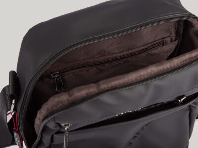 Elegancka torba męska z długim paskiem na ramię czarna Pierre Cardin - obrazek 6