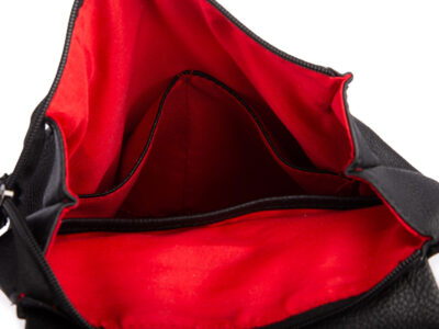 Czarny mały plecak damski miejski z miękkiej skóry ekologicznej z klapką - obrazek 8