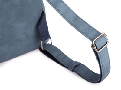 Niebieski mały plecak damski miejski z miękkiej skóry ekologicznej z klapką - obrazek 6