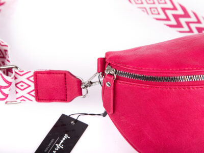 Różowa saszetka damska nerka na ramię z miękkiej skóry ekologicznej Jennifer Jones - obrazek 3