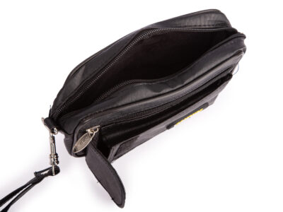 Mała czarna saszetka męska z odpianym paskiem do ręki i mocowaniem do paska od spodni - obrazek 5