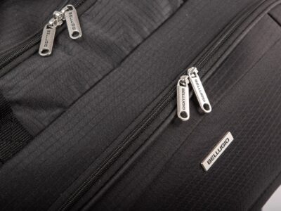 Czarna średnia torba podróżna na kółkach ze stelażem i wyciaganą rączką Bellugio - obrazek 8