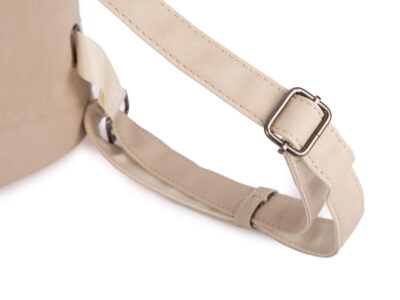 Beżowy mały plecak damski miejski z miękkiej skóry ekologicznej z klapką - obrazek 5