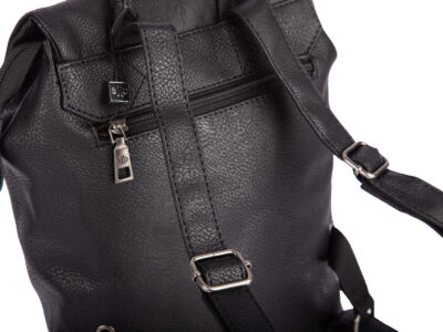 Czarny mały plecak damski miejski z miękkiej skóry ekologicznej z klapką - obrazek 5