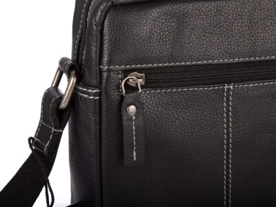 Czarna torba męska na ramię na co dzień uszyta ze skóry naturalnej - obrazek 5