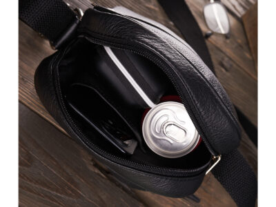 Czarna, mała skórzana saszetka męska na ramię na co dzień Paolo Peruzzi - obrazek 7