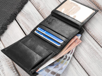 Mały, elegancki portfel męski skórzany czarny z ochroną RFID Paolo Peruzzi - obrazek 3