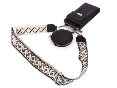 Duży, czarny, pionowy portfel damski z paskiem na ramię i małą saszetką - obrazek 2