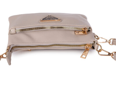 Mała bankietowa torebka damska na ramię w kolorze ecru ze złotymi okuciami - obrazek 4