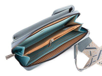 Duży, jasnoniebieski, pionowy portfel damski z paskiem na ramię i małą saszetką - obrazek 8