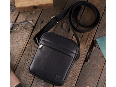 Czarna, mała skórzana saszetka męska na ramię na co dzień Paolo Peruzzi - obrazek 3