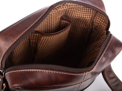 Duża skórzana torba męska na ramię, miejska w kolorze brązowym z klapką - obrazek 10