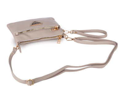 Mała bankietowa torebka damska na ramię w kolorze ecru ze złotymi okuciami - obrazek 2