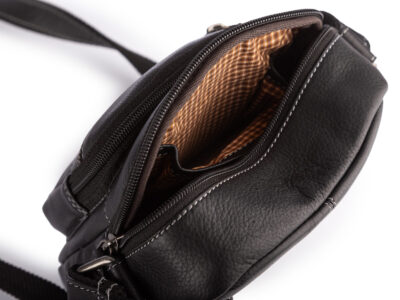 Wygodna czarna torba męska na ramię ze skóry naturalnej licowej Jorey - obrazek 7