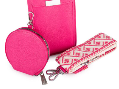 Duży, różowy, pionowy portfel damski z paskiem na ramię i małą saszetką - obrazek 6