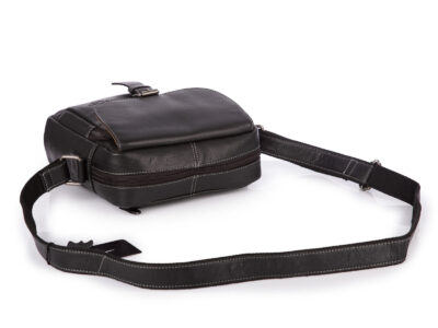 Duża skórzana torba męska na ramię, miejska w kolorze czarnym z klapką - obrazek 7