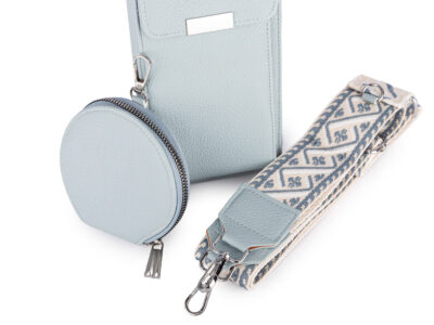 Duży, jasnoniebieski, pionowy portfel damski z paskiem na ramię i małą saszetką - obrazek 3