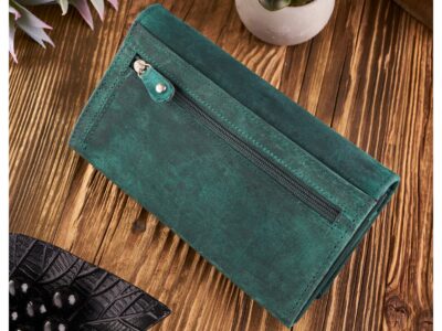 Duży zielony portfel damski z grubej surowej skóry naturalnej z tłoczeniem vintage Paolo Peruzzi - obrazek 3