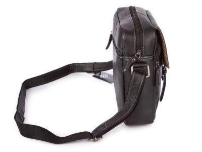 Duża skórzana torba męska na ramię, miejska w kolorze czarnym z klapką - obrazek 3