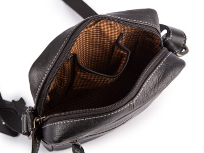 Czarna torba męska na ramię na co dzień uszyta ze skóry naturalnej - obrazek 8