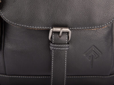 Duża skórzana torba męska na ramię, miejska w kolorze czarnym z klapką - obrazek 6