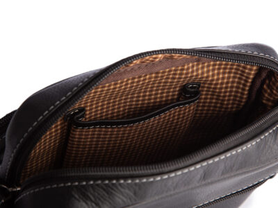 Średnia, czarna torba męska na ramię uszyta ze skóry naturalnej Jorey - obrazek 8