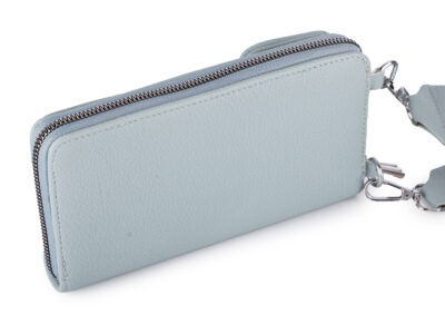 Duży, jasnoniebieski, pionowy portfel damski z paskiem na ramię i małą saszetką - obrazek 6