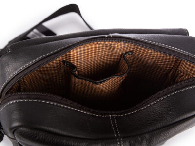 Duża skórzana torba męska na ramię, miejska w kolorze czarnym z klapką - obrazek 10