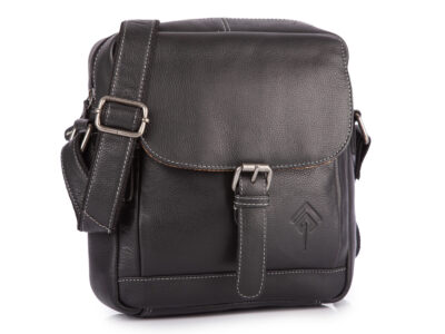 Duża skórzana torba męska na ramię, miejska w kolorze czarnym z klapką