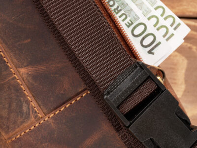 Ciemnobrązowa skórzana saszetka męska biodrowa nerka vintage Paolo Peruzzi - obrazek 7