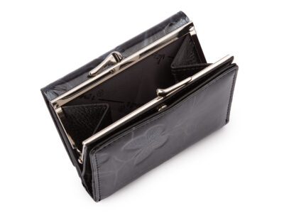 Pojemny czarny portfel damski lakierowany w motylki zapinany na bigiel i zatrzask RFID - obrazek 7