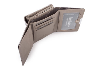 Pojemny srebrny portfel damski lakierowany w motylki zapinany na bigiel i zatrzask RFID - obrazek 4