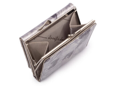 Pojemny srebrny portfel damski lakierowany w motylki zapinany na bigiel i zatrzask RFID - obrazek 8