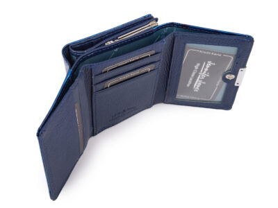 Pojemny niebieski portfel damski lakierowany w motylki zapinany na bigiel i zatrzask RFID - obrazek 4