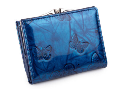 Pojemny niebieski portfel damski lakierowany w motylki zapinany na bigiel i zatrzask RFID - obrazek 2