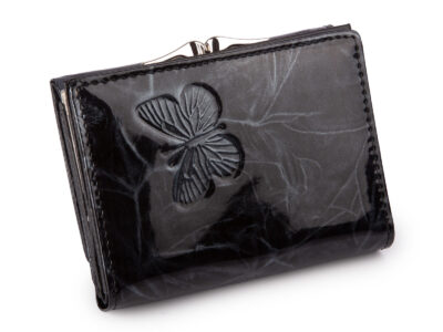 Pojemny czarny portfel damski lakierowany w motylki zapinany na bigiel i zatrzask RFID - obrazek 2