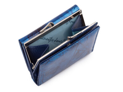 Pojemny niebieski portfel damski lakierowany w motylki zapinany na bigiel i zatrzask RFID - obrazek 8