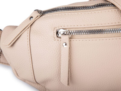 Beżowa, duża i elegancka saszetka damska typu nerka z paskiem na ramię - obrazek 6