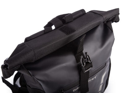 Mały, wodoodporny plecak trekkingowy / sportowy ze zwijanym kołnierzem - obrazek 8