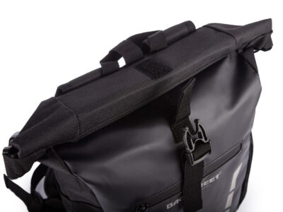 Mały, wodoodporny plecak trekkingowy / sportowy ze zwijanym kołnierzem - obrazek 8